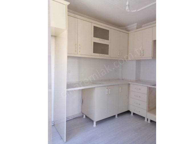 YENİŞEHİRDE ARA KAT FULL YAPILI KİRALIK DAİRE ÇINARDAN İlan No:4929