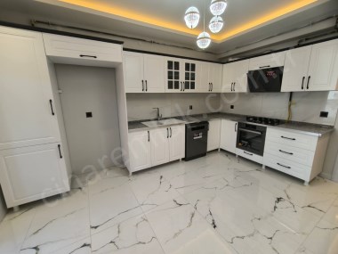 ŞEHİR MERKEZİNDE SATILIK  KAPALI GARAJLI 3+1 SIFIR LÜKS DAİRE   