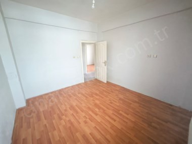 YUNUSEMREDE ANA CADDE ÜZERİNDE ÜÇ CEPHELİ KİRALIK DAİRE ÇINARDAN İlan No: 5302