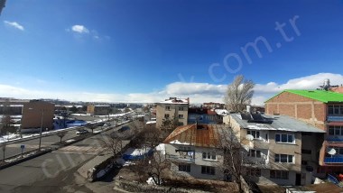 YUNUSEMREDE ANA CADDE ÜZERİNDE ÜÇ CEPHELİ KİRALIK DAİRE ÇINARDAN İlan No: 5026