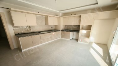 HİLALKENTTE LÜKS YAPILI 3+1 SIFIR DAİRE ÇINARDAN İlanNo:5148