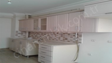 ÇAYKARADA ASANSÖRLÜ 3+1 KİRALIK DAİRE ÇINARDAN İlan no:5172