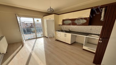 BOSNA CADESİNDE ASANSÖRLÜ KİRALIK LÜKS DAİRE ÇINARDAN İlan No: 5437