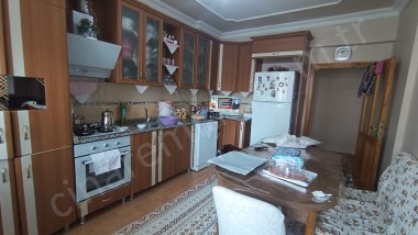 YILDIZKENTTE ANA CADDE ÜZERİNDE SATILIK ASANSÖRLÜ 3+1 DAİRE ÇINARDAN İlan No: 5496