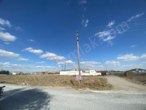 HACI OĞLU CAMİİ YANINDA KÖŞE BAŞINDA ARSA