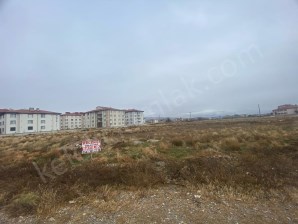 KONAK MAHALLESİNDE BATI CEPHELİ ARSA