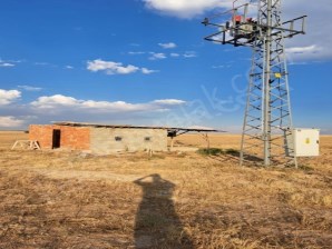 KORUKIRI(ETEM KELEKÇİ MAHALLESİ)NDE SULU TARIMA ELVERİŞLİ TARLA