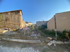 YENİCE MAHALLESİ DİBEKBAŞI SOKAKTA  2 ADET ARSA