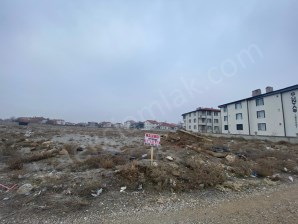 SAFİR EVLERİ ARKASINDA 3 ADET ARSA