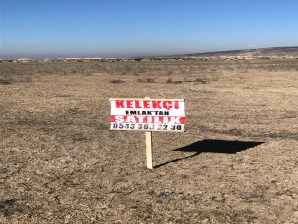 ŞIHLAR MAHALLESİNDE IPARDA UYGUN YOLA CEPHELİ TARLA