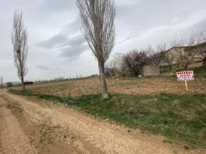 ERKMENDE ÇEVRE YOLUNA YAKIN  BAHÇE