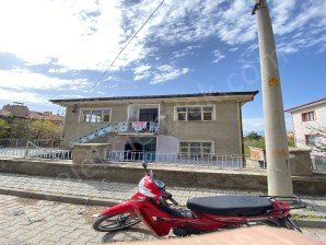 BADEMLİ MAHALLESİ ÇAMDERE SOKAKTA 3 KATLI BİNA