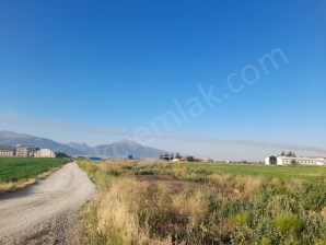 SELÇUKLUDA ÇEVRE YOLUNDA TİCARİ ARSA