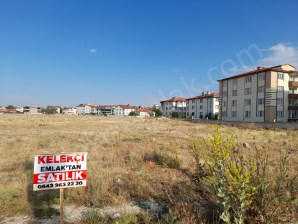 KONAK VE SAFİR EVLERİ ARKASINDA 2 ADET ARSA