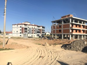 ÇEVRE YOLUNA SIFIR SATILIK  ARSA