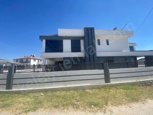 BAĞLARÜSTÜ MAHALLESİ KUBİLAY SOKAKTA LÜKS VİLLA