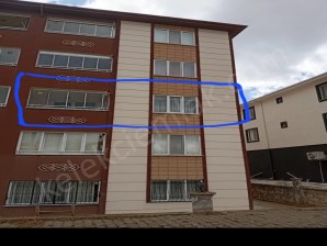 KONAK VE SAFİR EVLERİNDE ARA KATTA SATILIK 3+1