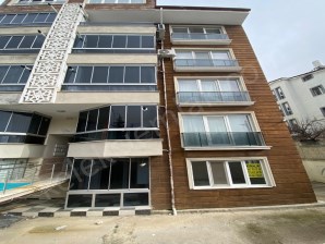 ŞEHİTLER CADDESİNDE KİRALIK 2+1
