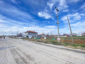 AKCANDAN AĞILÖNÜNE GİDEN YOL ÜZERİNDE 2 ADET ARSA