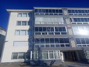 YİĞİTEVLER APARTMANINDA ARA KATTA SATILIK 3+1