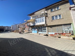 BEKİRAĞA CAMİİ YANINDA 3 KATLI BİNA