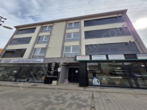 ALACA MAHALLESİNDE ÇARŞI MERKEZDE EŞYALI 1+1