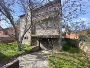 SÜLEYMANİYE MAHALLESİNDE MÜSTAKİL BİNA