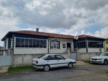 BAĞLARÜSTÜ MUTLU SOKAKTA KÖŞE BAŞINDA TEK KATLI MÜSTAKİL EV