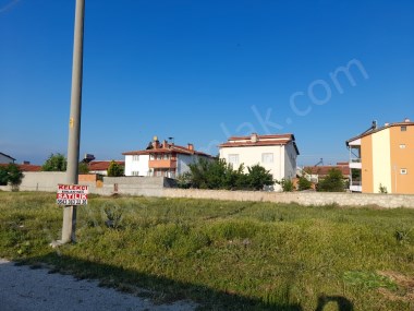 BAĞLARÜSTÜ KAPLAN SOKAKTA KÖŞE BAŞINDA 3 ADET ARSA