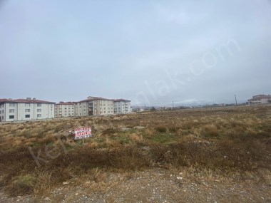 KONAK MAHALLESİNDE BATI CEPHELİ ARSA