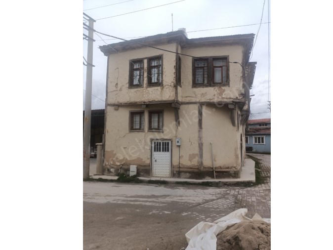 EMRULLAH MAHALLESİNDE MÜSTAKİL BİNA