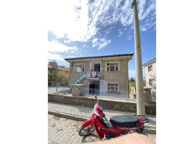 BADEMLİ MAHALLESİ ÇAMDERE SOKAKTA 3 KATLI BİNA