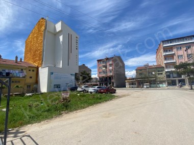 NECMETTİN ERBAKAN CADDESİNDE KAT KARŞILIĞI ARSA