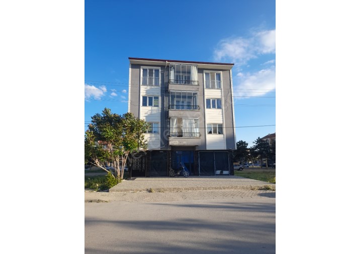 EYLÜL CAFE YANINDA ARA KATTA KİRALIK 4+1