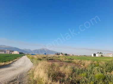 SELÇUKLUDA ÇEVRE YOLUNDA TİCARİ ARSA