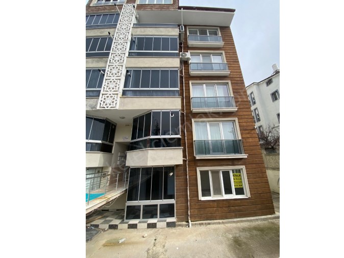 ŞEHİTLER CADDESİNDE KİRALIK 2+1