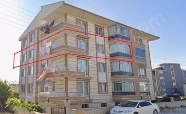 KONAK MAHALLESİNDE ARA KATTA SATILIK 3+1