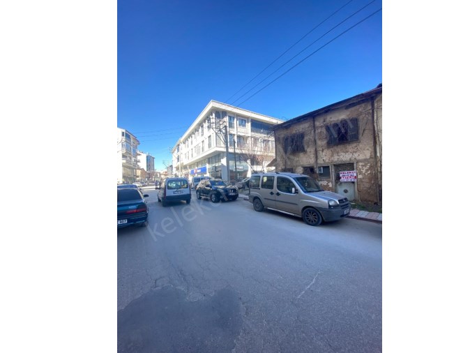 BEKİRAĞA CADDESİNDE SATILIK ARSA