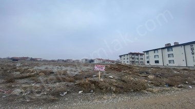 SAFİR EVLERİ ARKASINDA 3 ADET ARSA