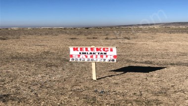 ŞIHLAR MAHALLESİNDE IPARDA UYGUN YOLA CEPHELİ TARLA