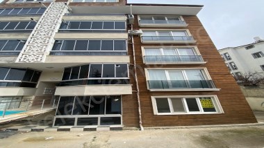 ŞEHİTLER CADDESİNDE KİRALIK 2+1