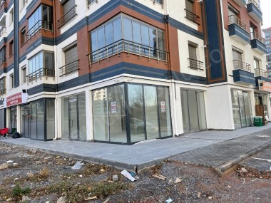 ANA CADDE CEPHELİ SATILIK DÜKKAN...