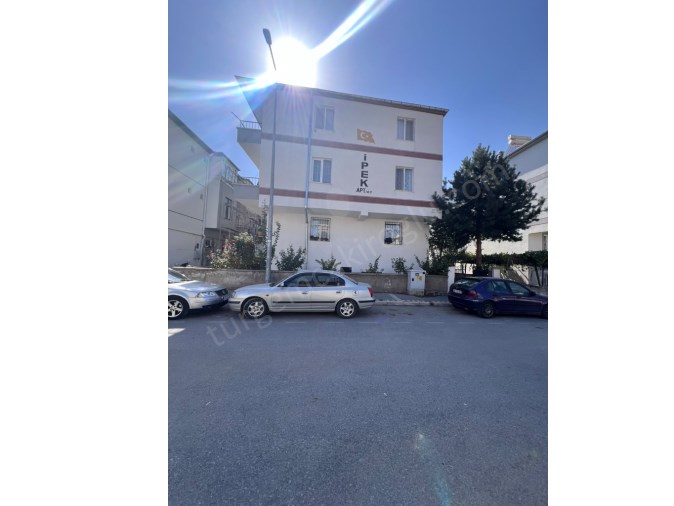 Esenyurtta orta kat kombili kiralık daire