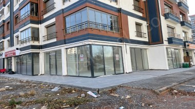 ANA CADDE CEPHELİ SATILIK DÜKKAN...