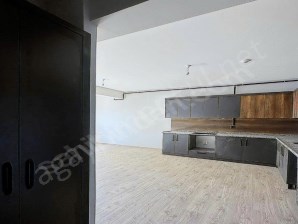 MEZİTLİDE SİTE İÇERİSİNDE HAVUZLU GENİŞ FIRSAT DAİRESİ