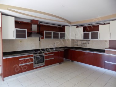 Mezilti Yeni Mahallede 255 m2 Geniş Ferah Daire