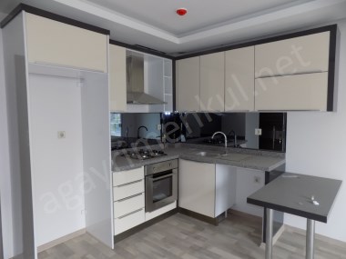 ÇİFTLİKKÖY DE HAVUZLU FULL DONANIMLI SATILIK DAİRE
