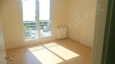 ÇİFTLİKKÖY DE GENİŞ SATILIK 1+1 DAİRE
