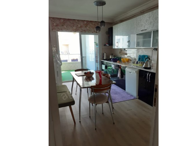 Aydınlıkevler Mahallesinde 3+1 Yapılı Arakat Merkezi Konumlu Daire