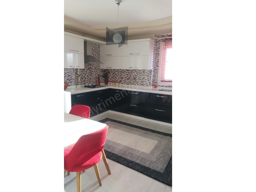 MERKEZ MAHALLESİNDE ARA KAT BAKIMLI DOĞALGAZLI SATILIK DAİRE